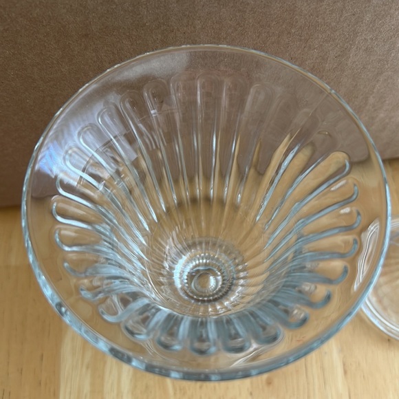 Vintage Glass Ice Cream Dishes (2) - Picture 2 of 3
